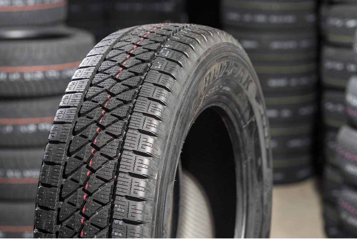 Шина Bridgestone 215/75 R16C W995 113-111R зимняя купить,NaN