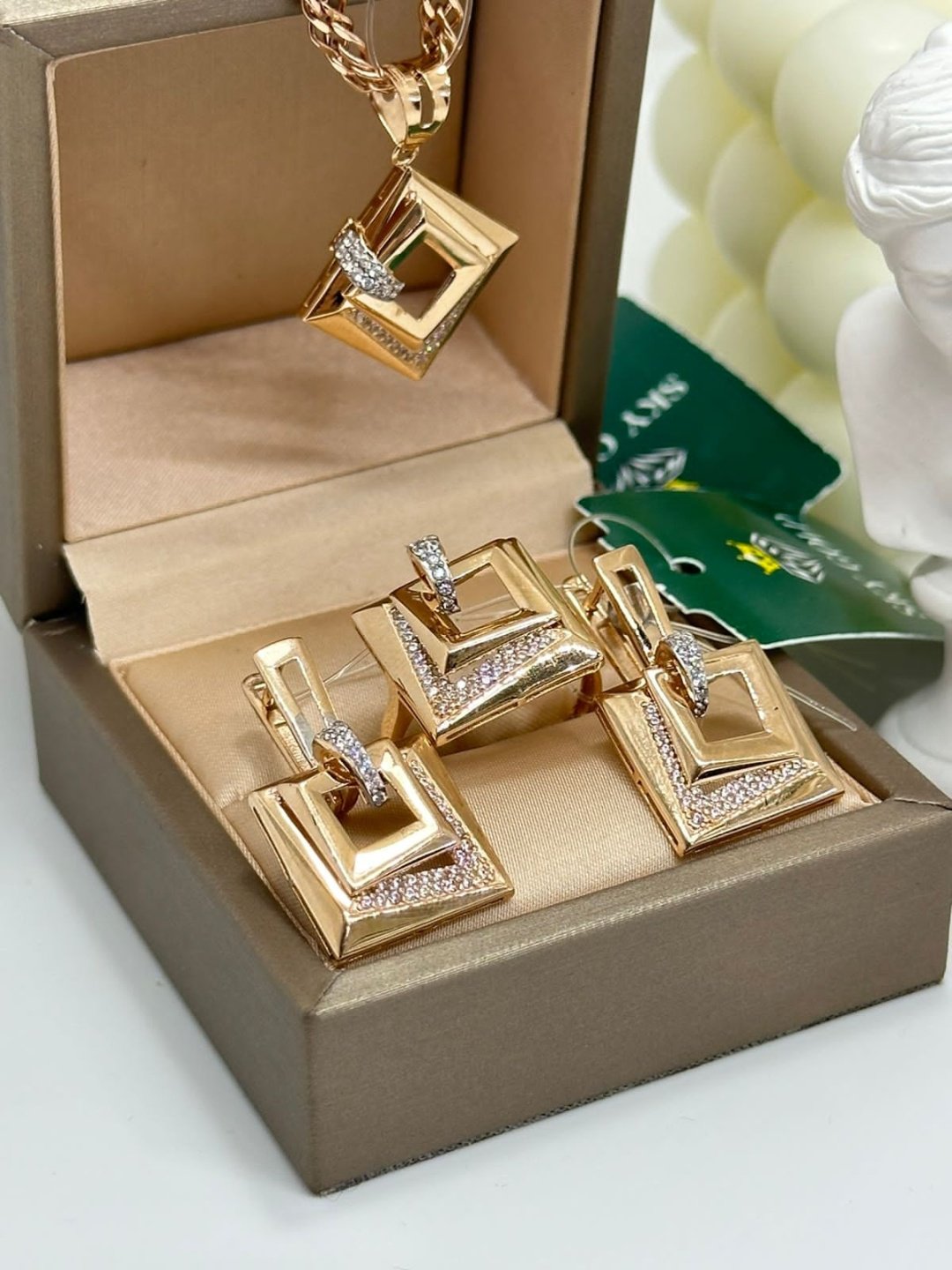 Assylym gold 857641 вес 12.98 г золото, фианит купить,970700