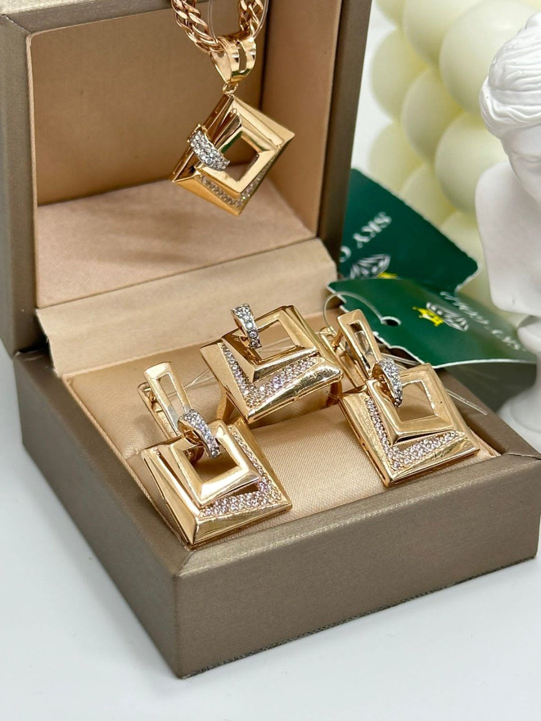 Assylym gold 857641 вес 12.98 г золото, фианит купить,970700