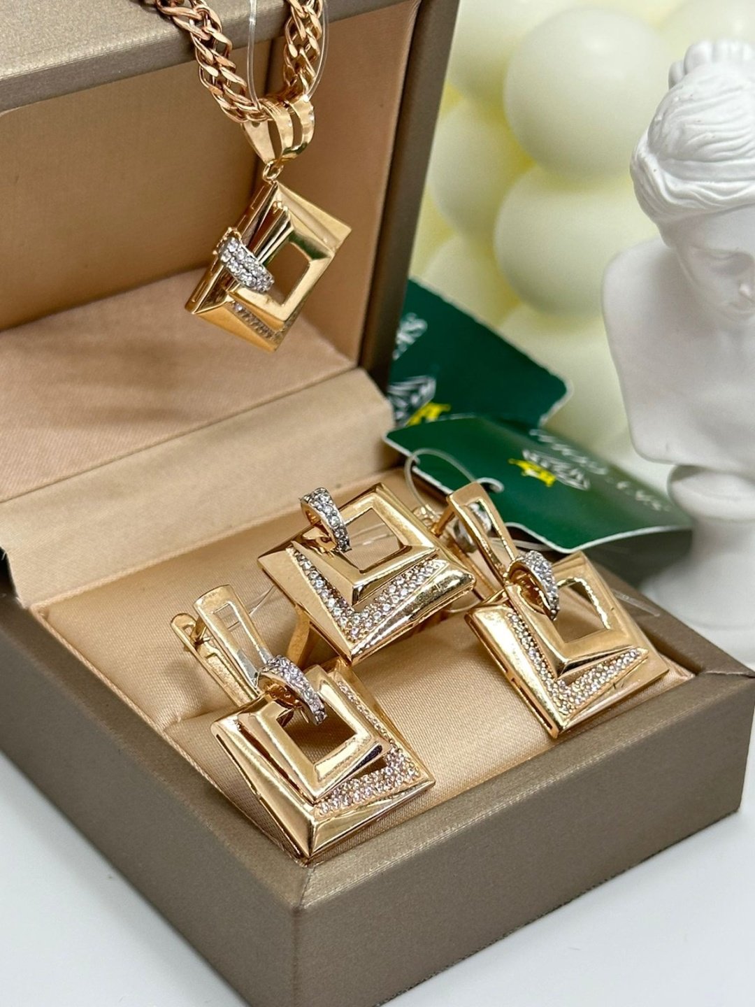 Assylym gold 857641 вес 12.98 г золото, фианит купить,970700