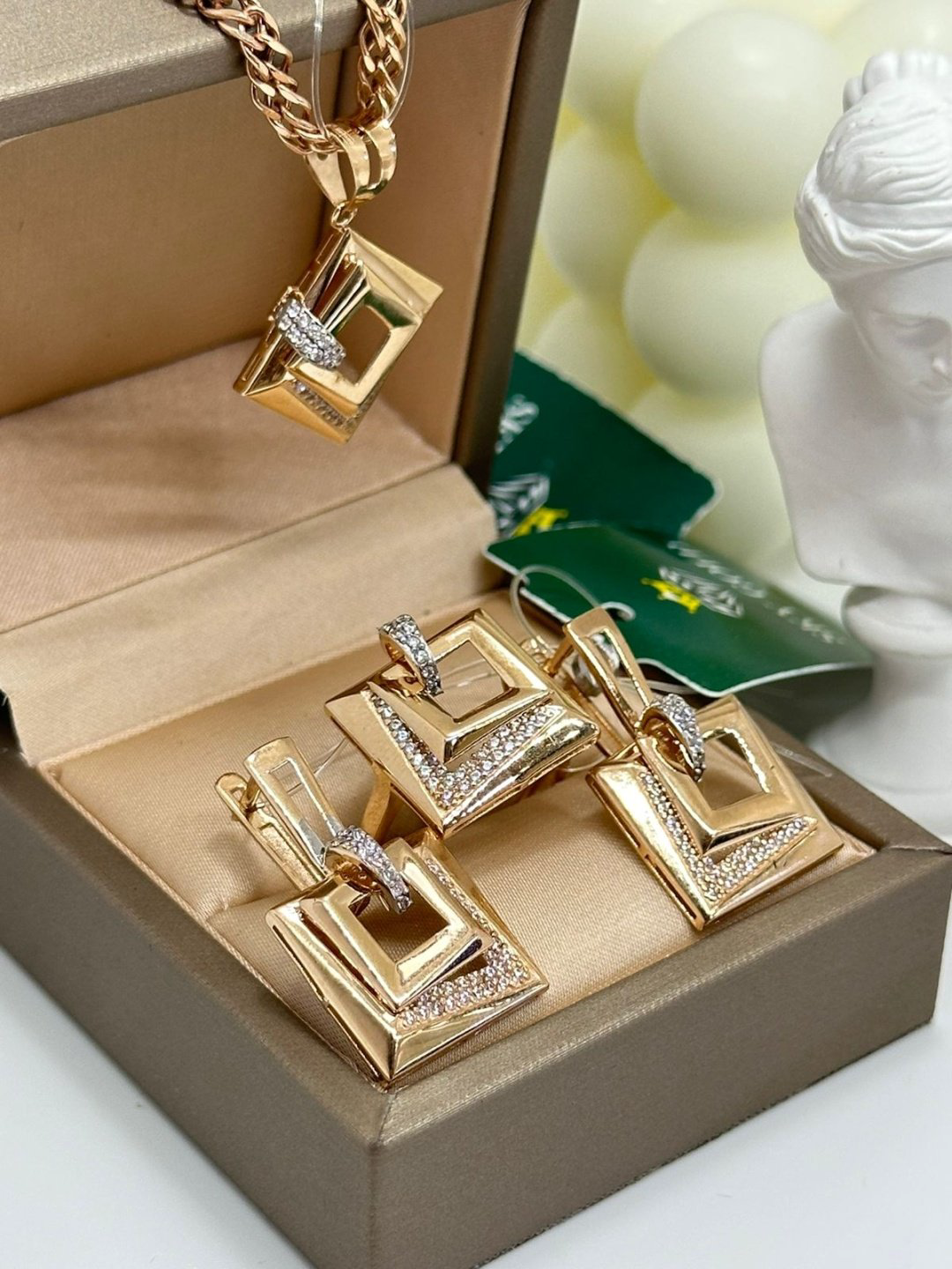 Assylym gold 857641 вес 12.98 г золото, фианит купить,970700