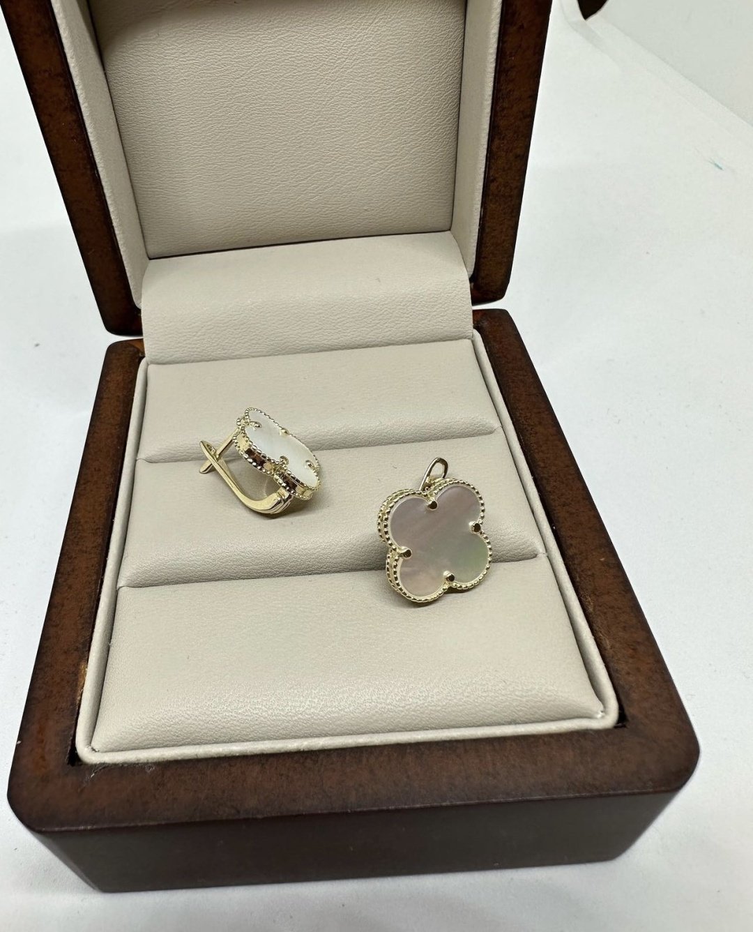 Серьги Italy Gold 23052023 вес 4 г золото, эмаль купить,NaN