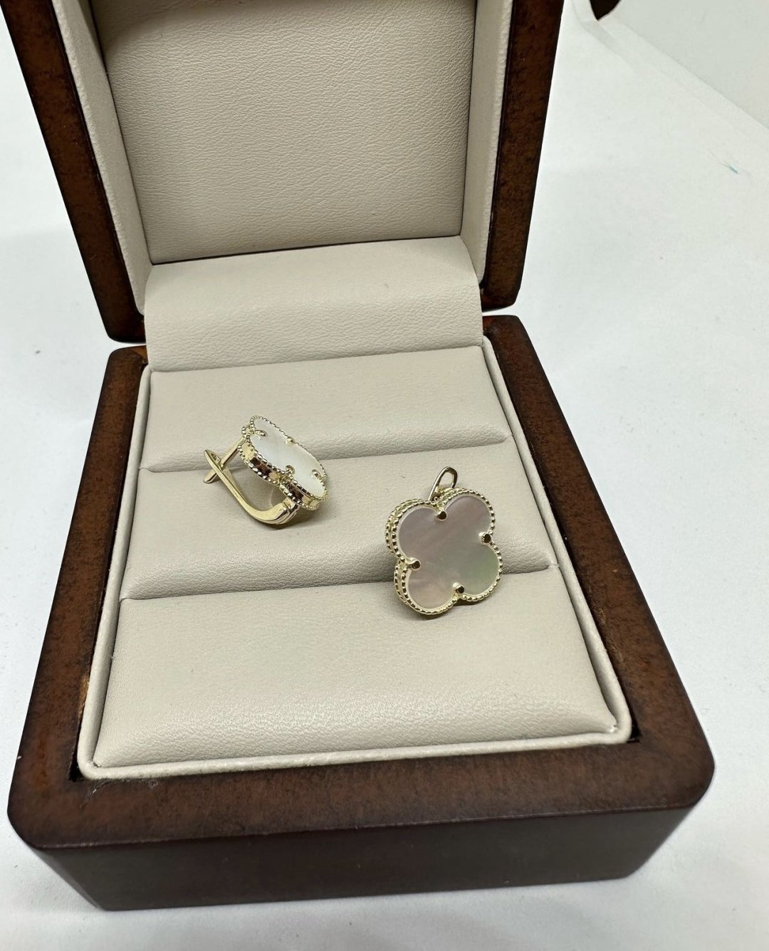 Серьги Italy Gold 23052023 вес 4 г золото, эмаль купить,NaN