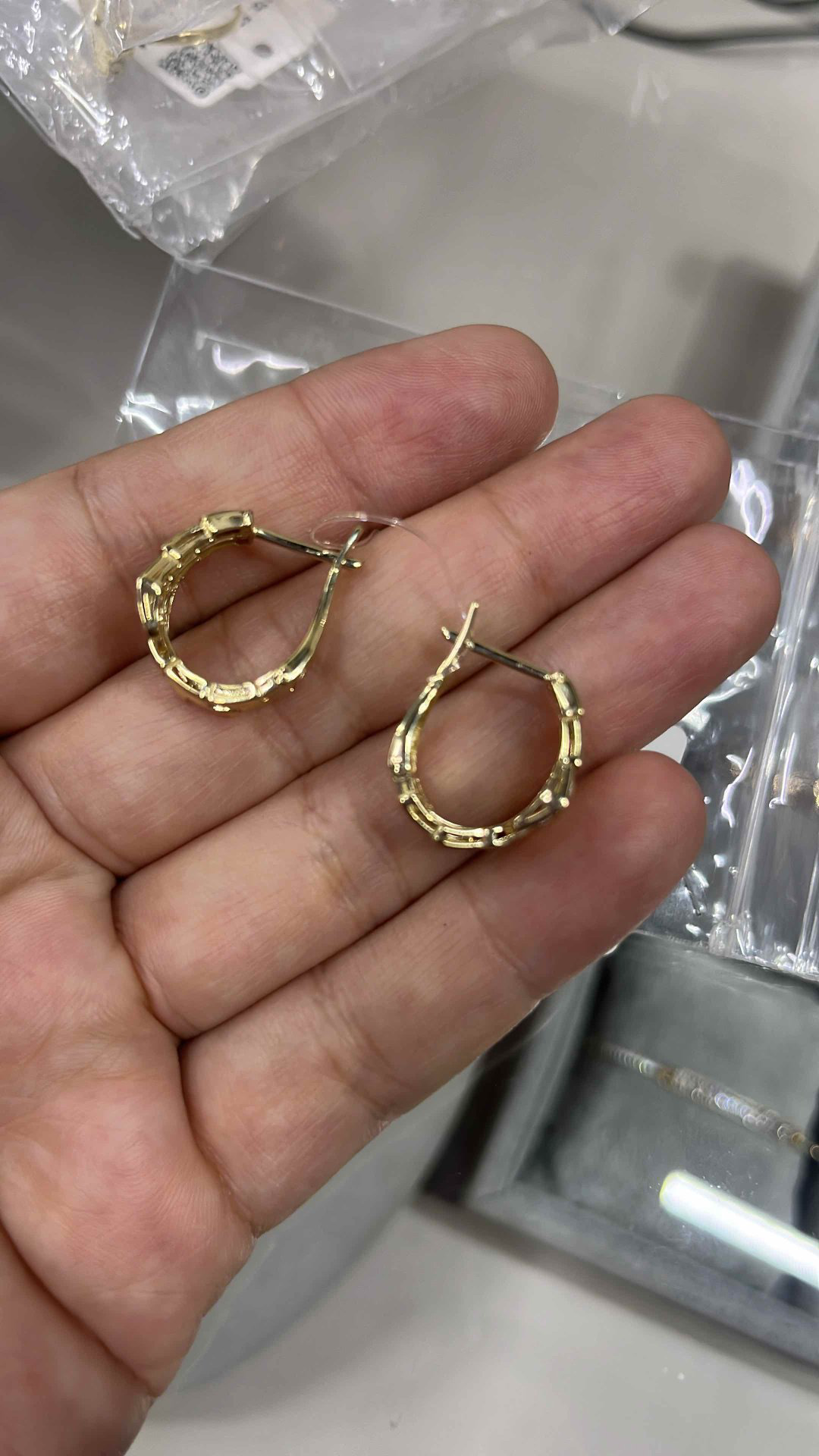 Серьги ITALY 64338 вес 6.35 г золото, фианит купить,NaN