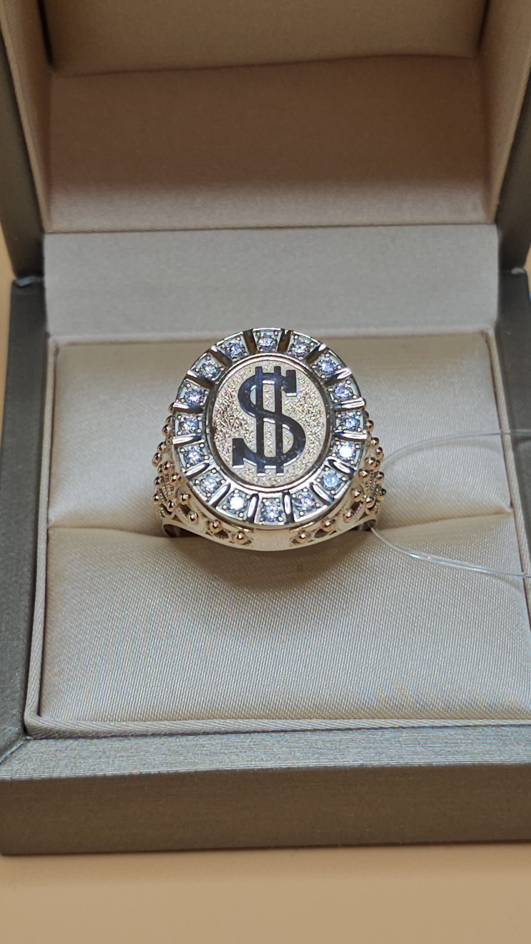 Кольцо Carat 1311034 размер 22.5 вес 6.38 г золото, фианит купить,NaN