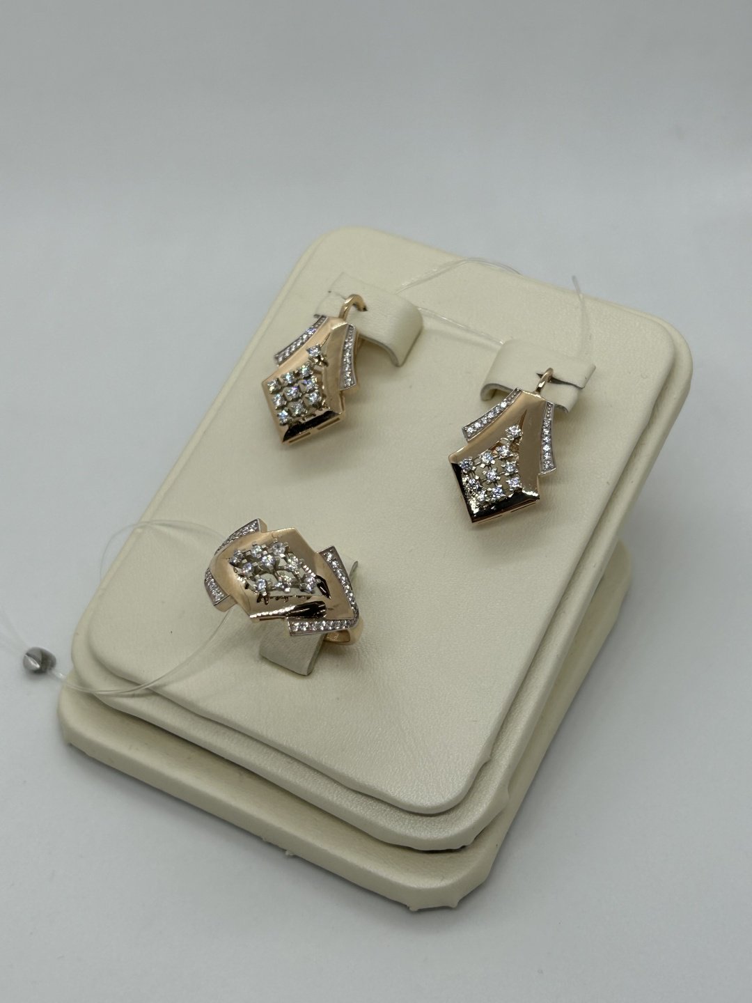 Diamond DL0043 вес 9.01 г золото, фианит купить,NaN