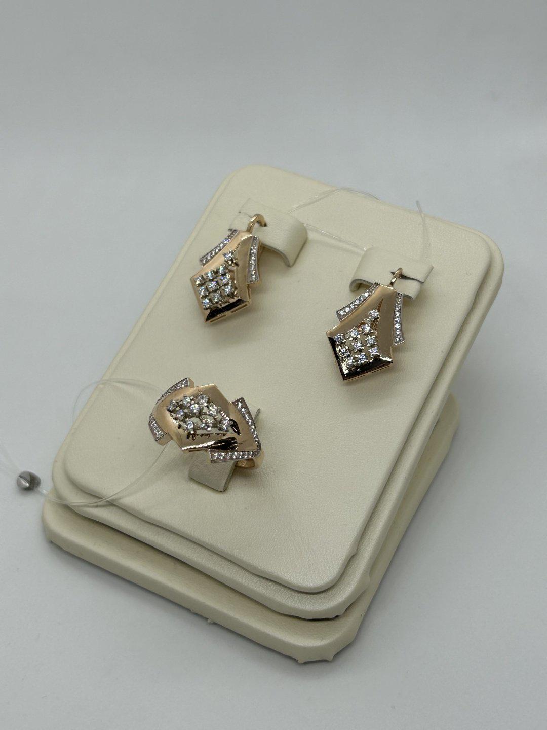 Diamond DL0043 вес 9.01 г золото, фианит купить,NaN