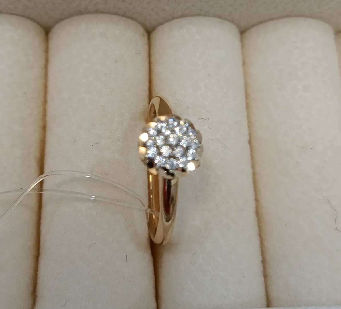 Кольцо Crystal 15111-013 размер 18, 18.5, 17.5, 17 вес 0.9 г золото, фианит купить,NaN