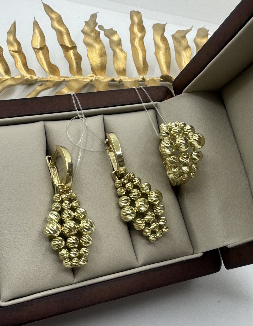 Dinara Gold 890415 вес 10.36 г золото, без вставок купить,NaN