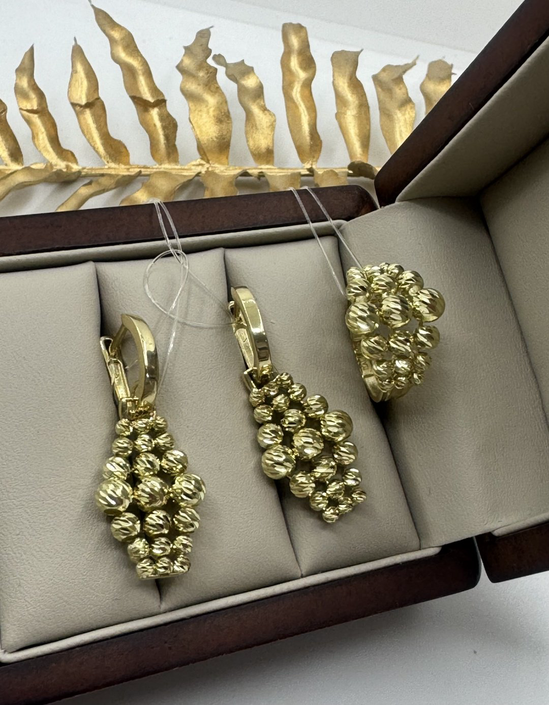 Dinara Gold 890415 вес 10.36 г золото, без вставок купить,NaN