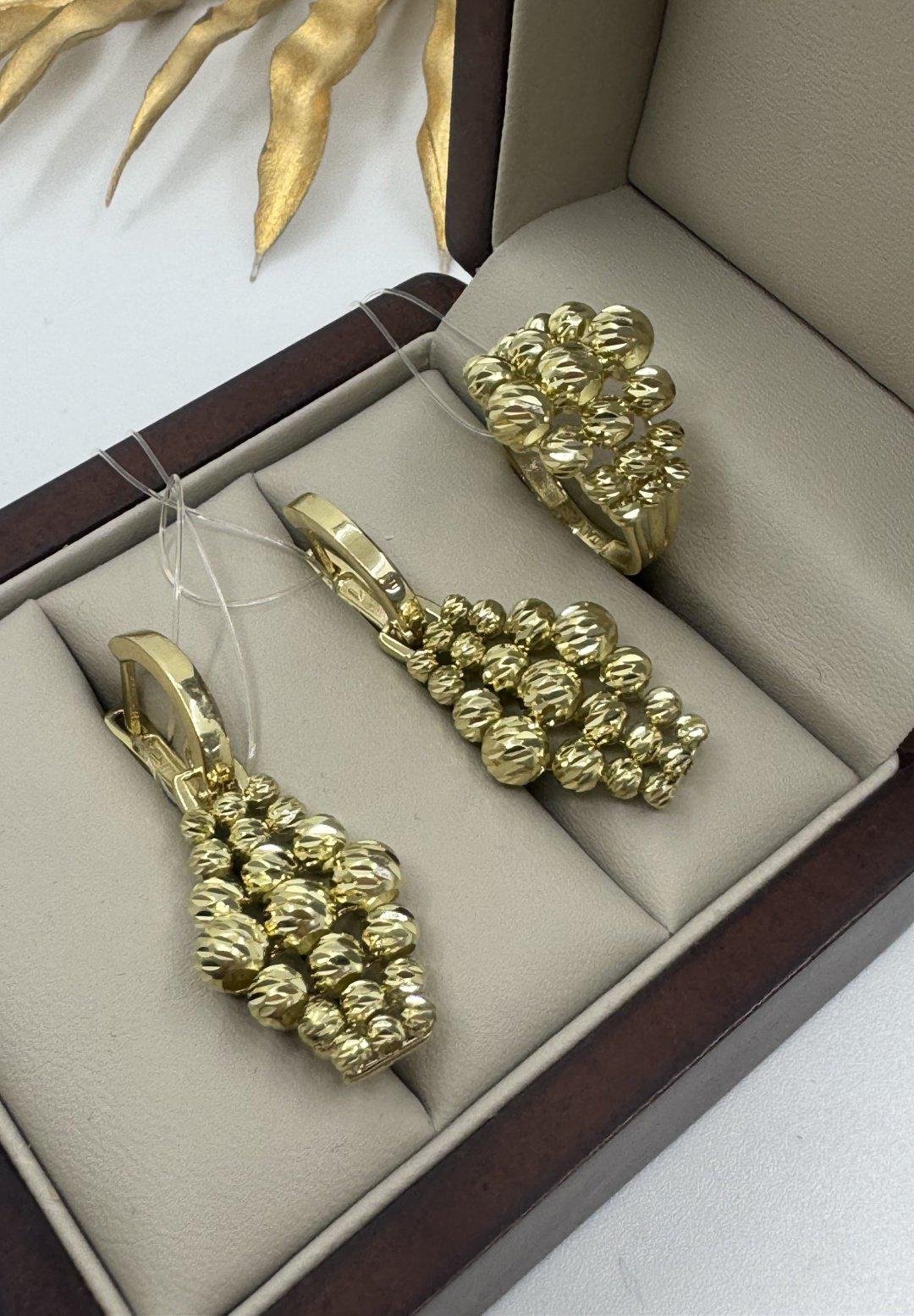 Dinara Gold 890415 вес 10.36 г золото, без вставок купить,NaN