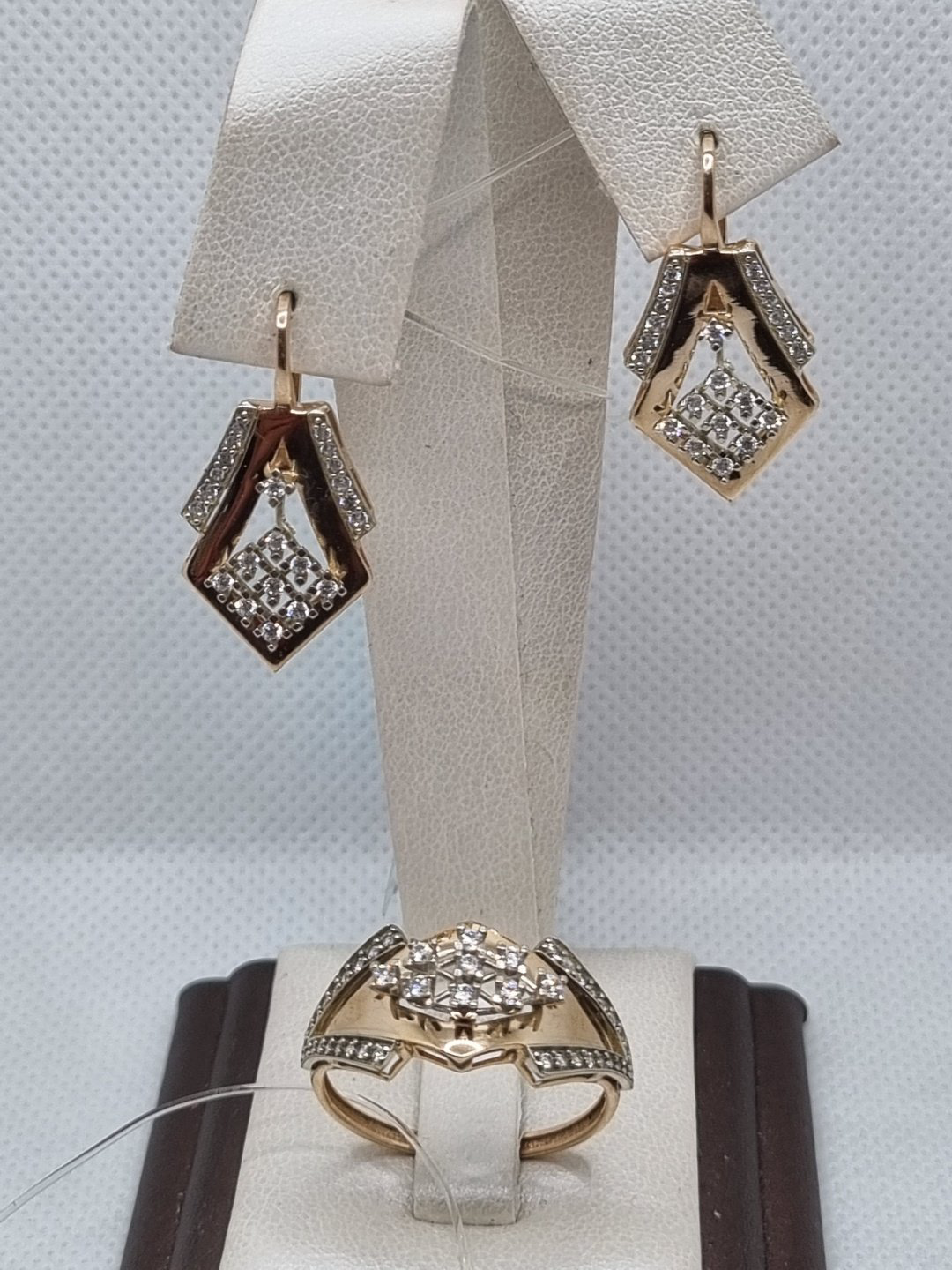 Zhanar Gold ZHA84/578 вес 8.41 г золото, цирконий купить,NaN