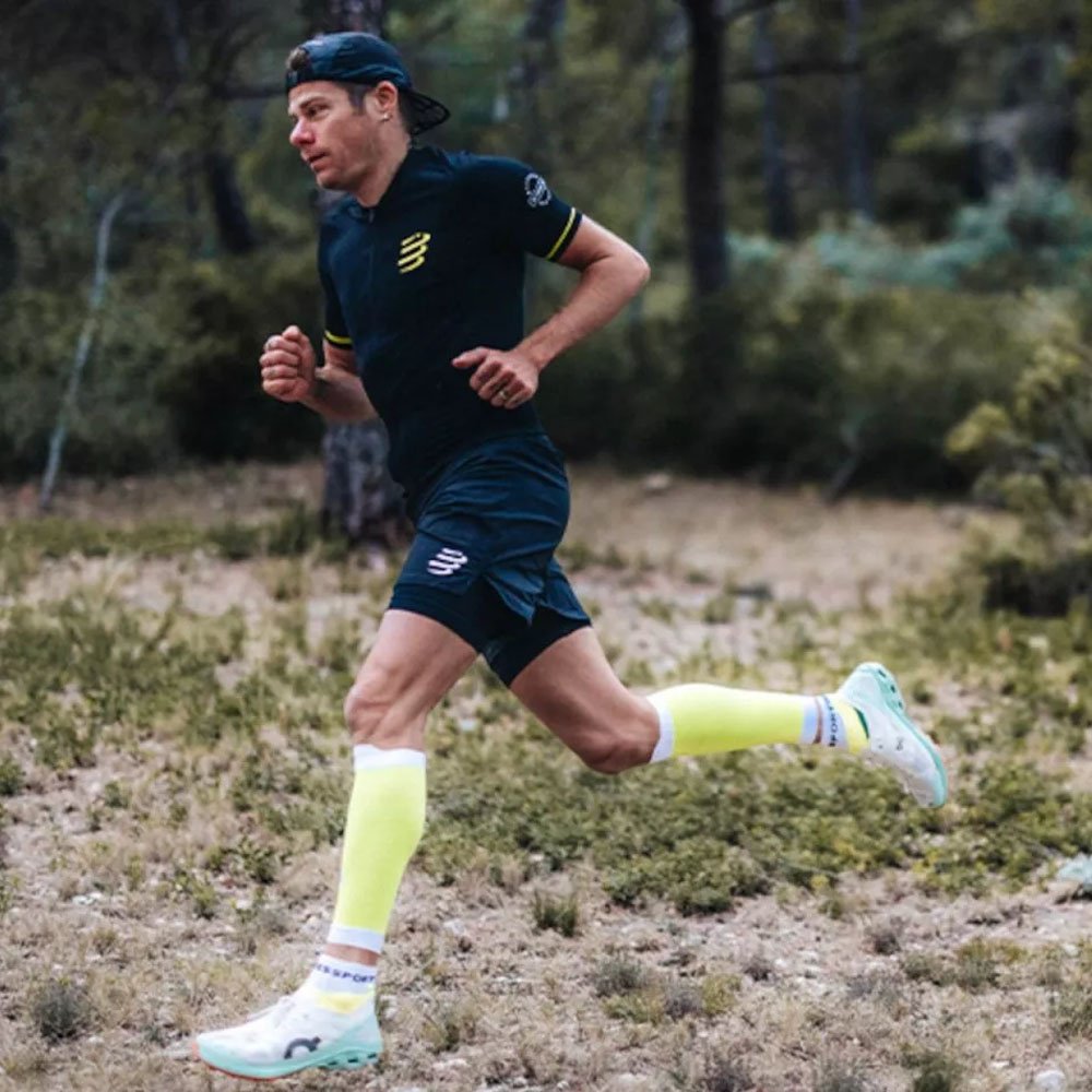 Футболка Compressport черный купить,39900