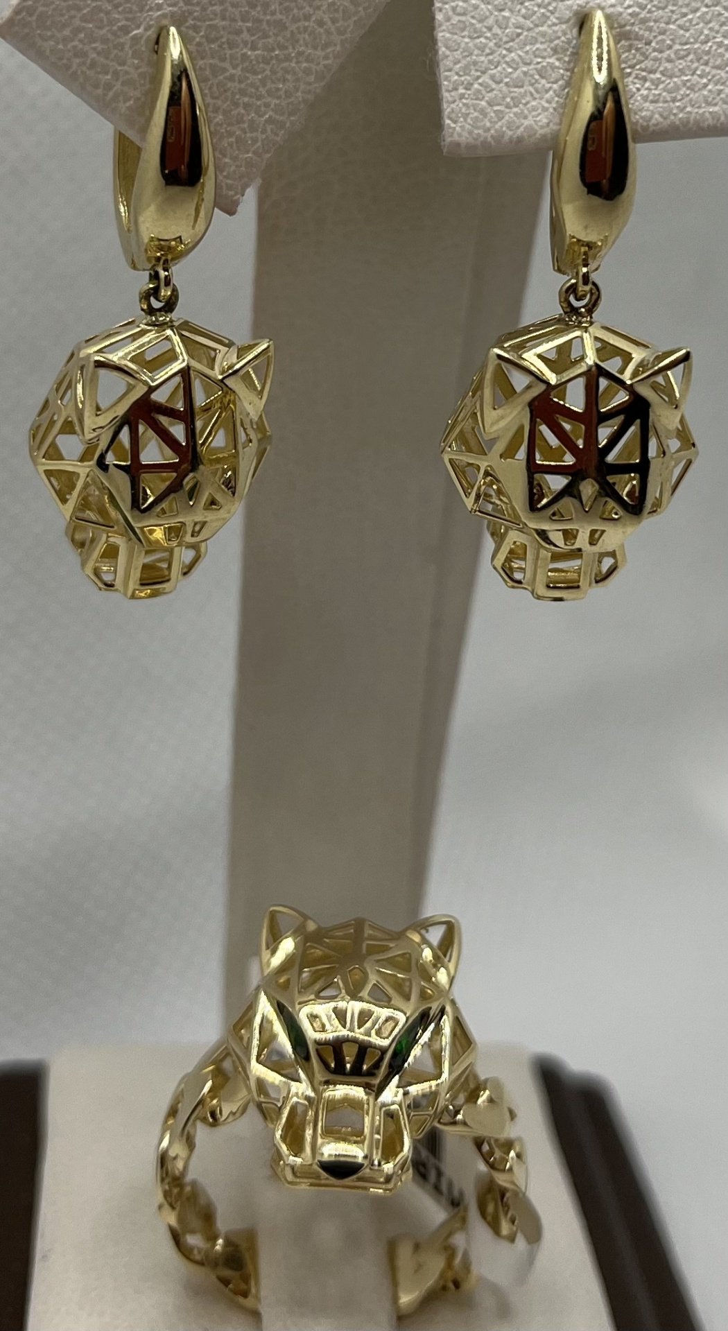 Timuchin Gold LA1986/102 вес 9.02 г золото, изумруд купить,NaN