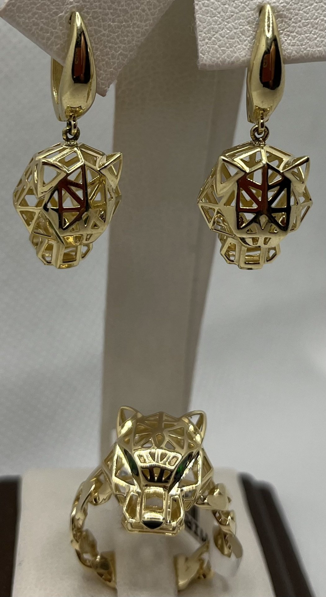 Timuchin Gold LA1986/102 вес 9.02 г золото, изумруд купить,NaN