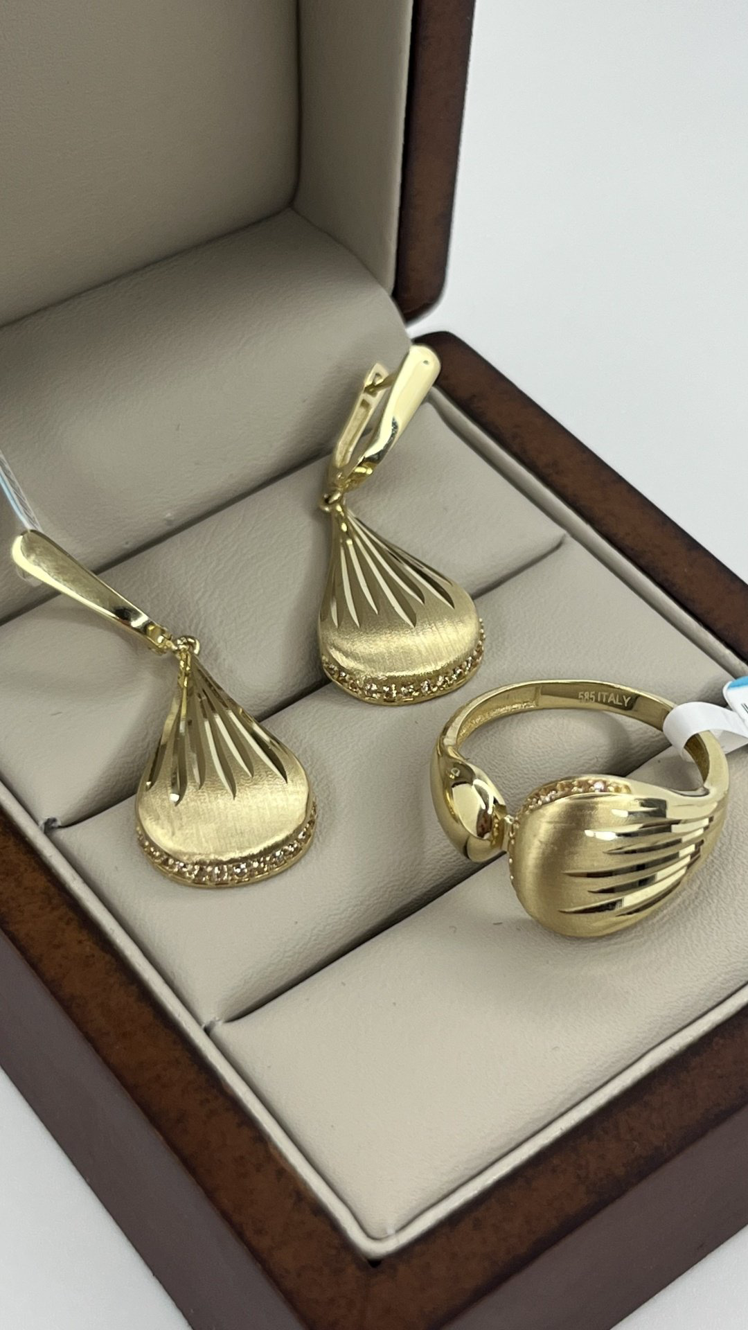 AIS COLLECTION Золото Италия вес 7.18 г золото, без вставок купить,600000