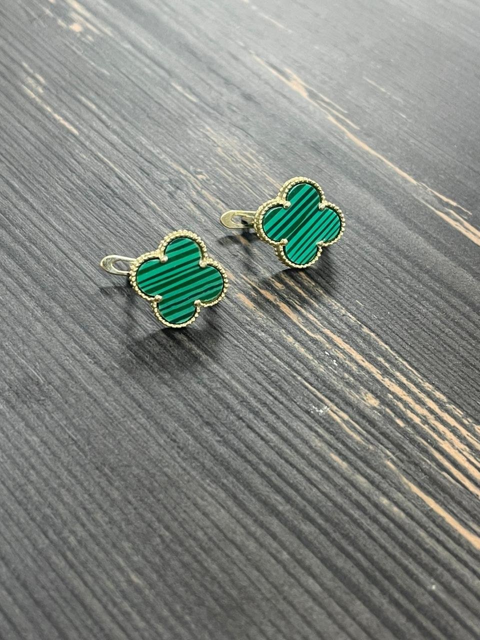 Серьги Global Gold vanearrings вес 3.77 г золото, малахит купить,NaN