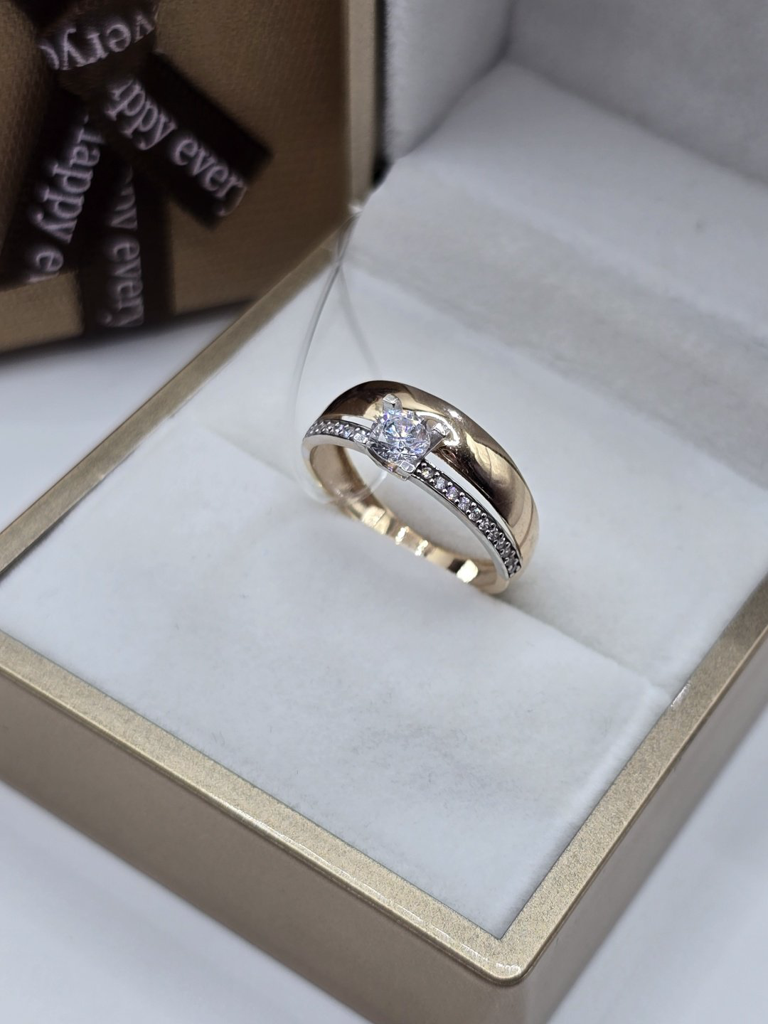 Кольцо Diamond Exclusive GGG777 размер 18.5 вес 2.43 г золото, фианит купить,NaN