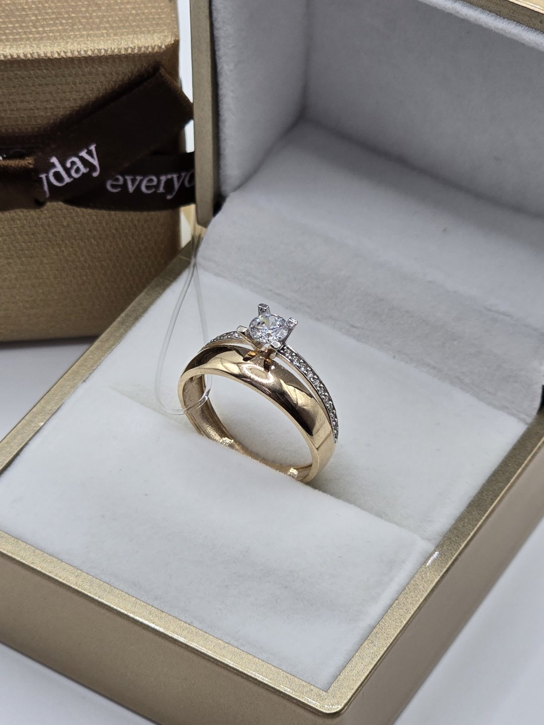 Кольцо Diamond Exclusive GGG777 размер 18.5 вес 2.43 г золото, фианит купить,NaN