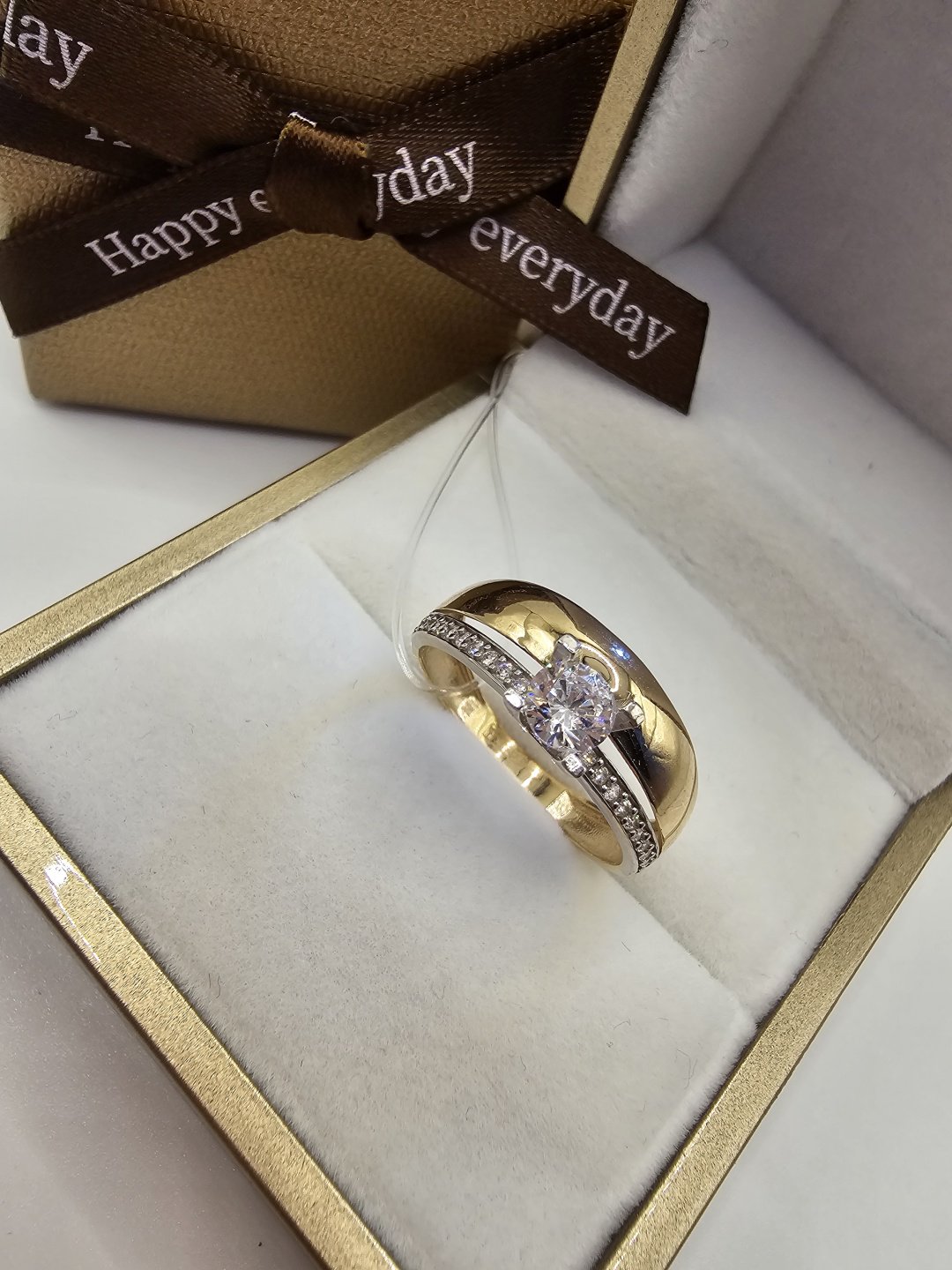 Кольцо Diamond Exclusive GGG777 размер 18.5 вес 2.43 г золото, фианит купить,NaN