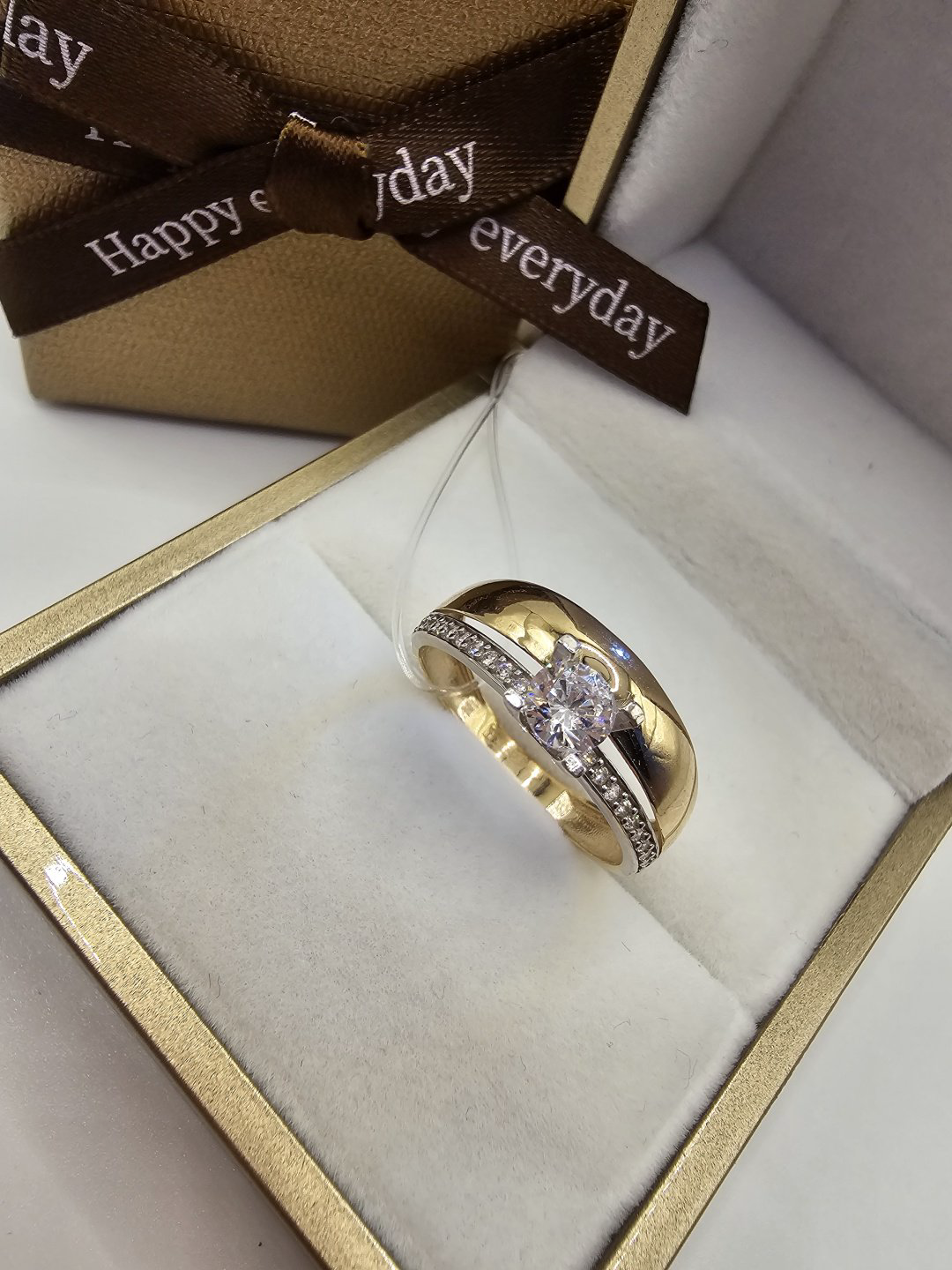 Кольцо Diamond Exclusive GGG777 размер 18.5 вес 2.43 г золото, фианит купить,NaN