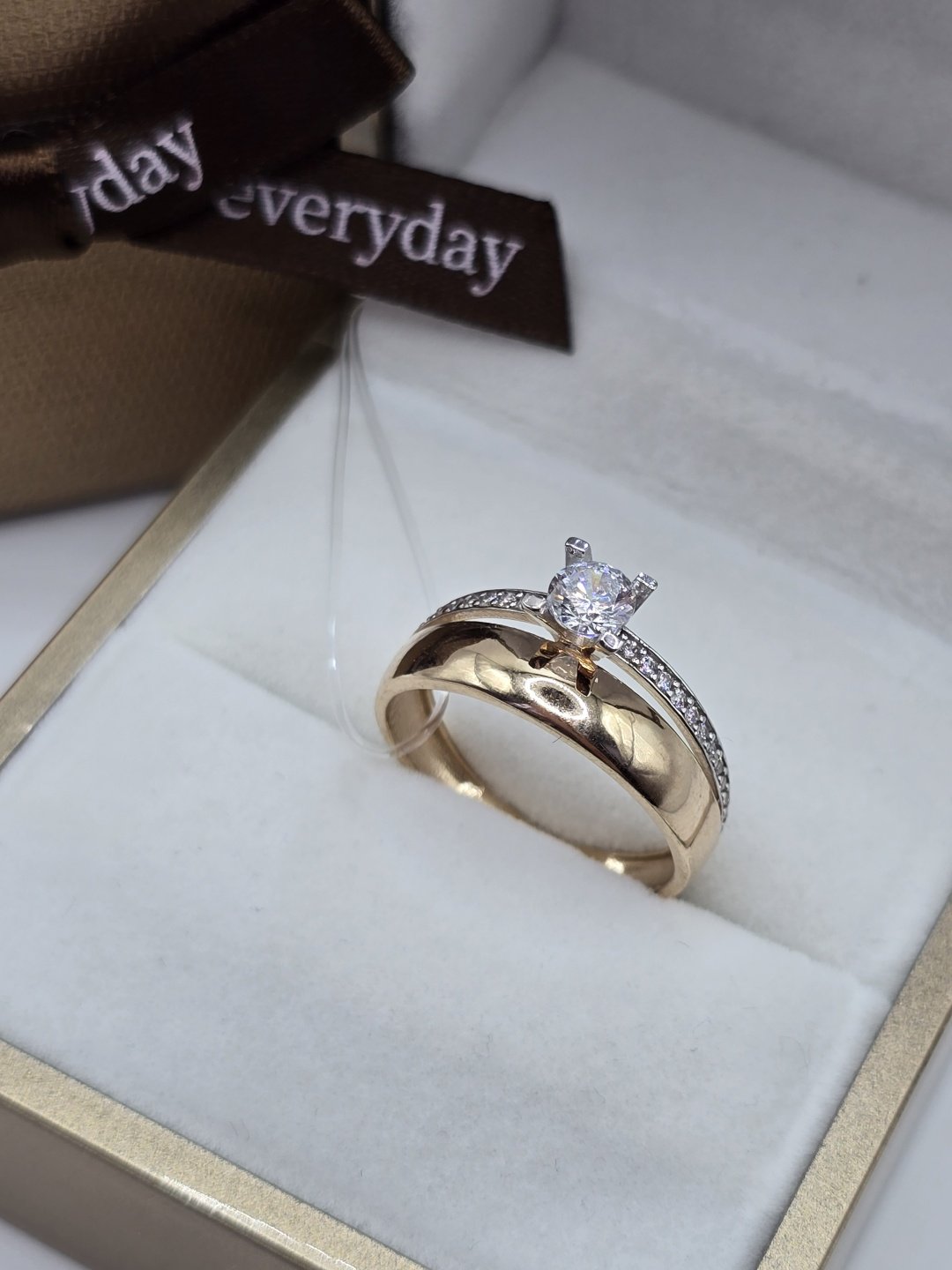 Кольцо Diamond Exclusive GGG777 размер 18.5 вес 2.43 г золото, фианит купить,NaN