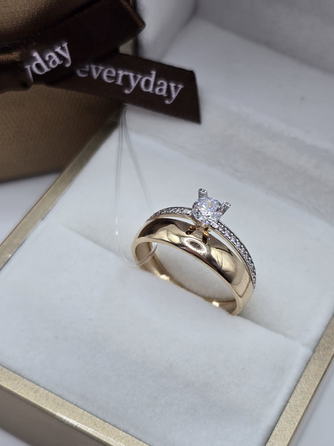 Кольцо Diamond Exclusive GGG777 размер 18.5 вес 2.43 г золото, фианит купить,NaN