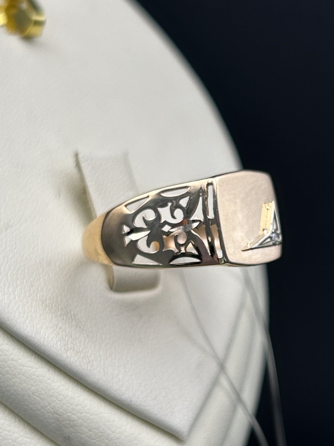 Кольцо Diamond Exclusive 26788 размер 20.5 вес 3.3 г золото, фианит купить,NaN