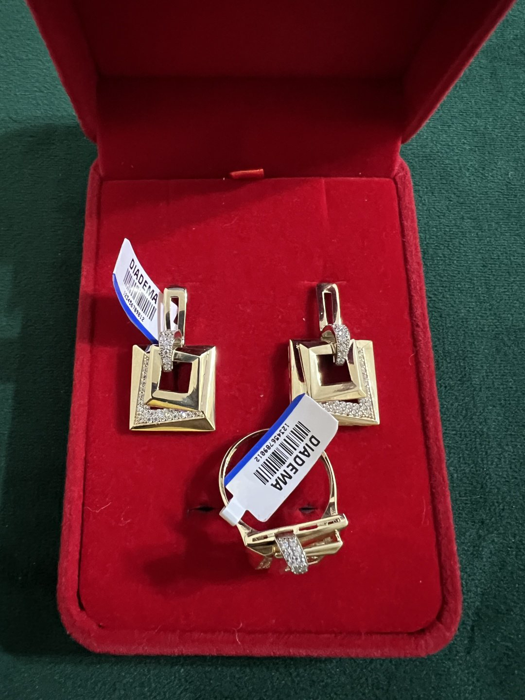 585 ЗОЛОТОЙ Золото комплект 585 Алтын вес 10.51 г золото, фианит купить,NaN