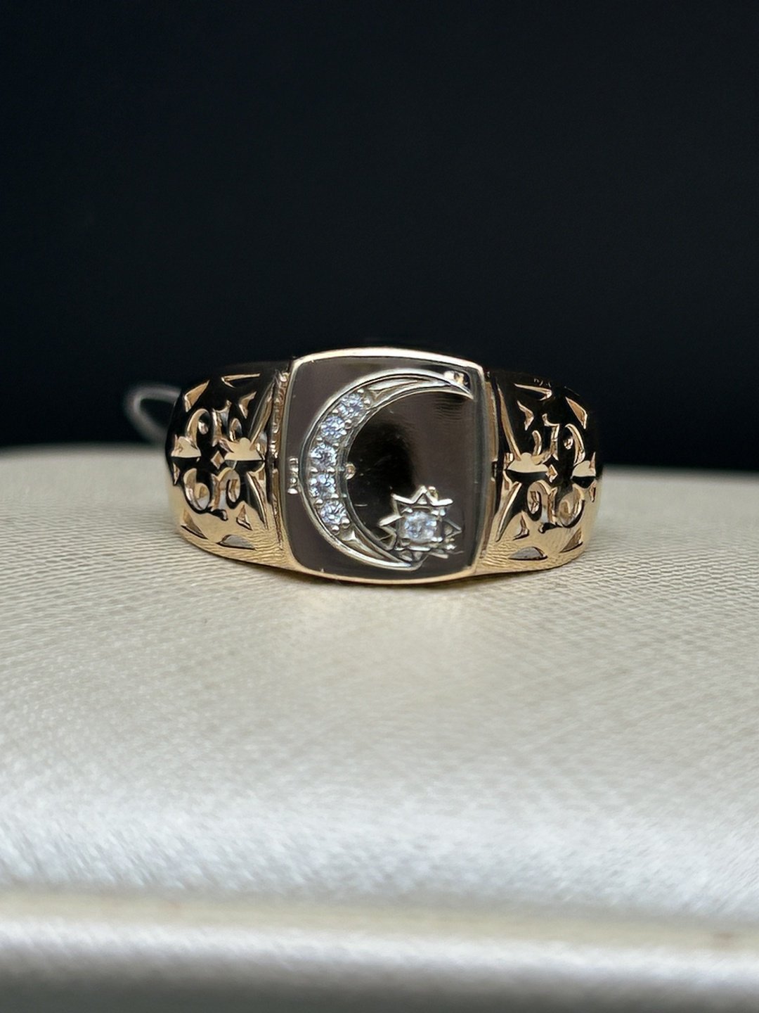 Кольцо Diamond Exclusive 826272 размер 20.5 вес 3.55 г золото, фианит купить,NaN