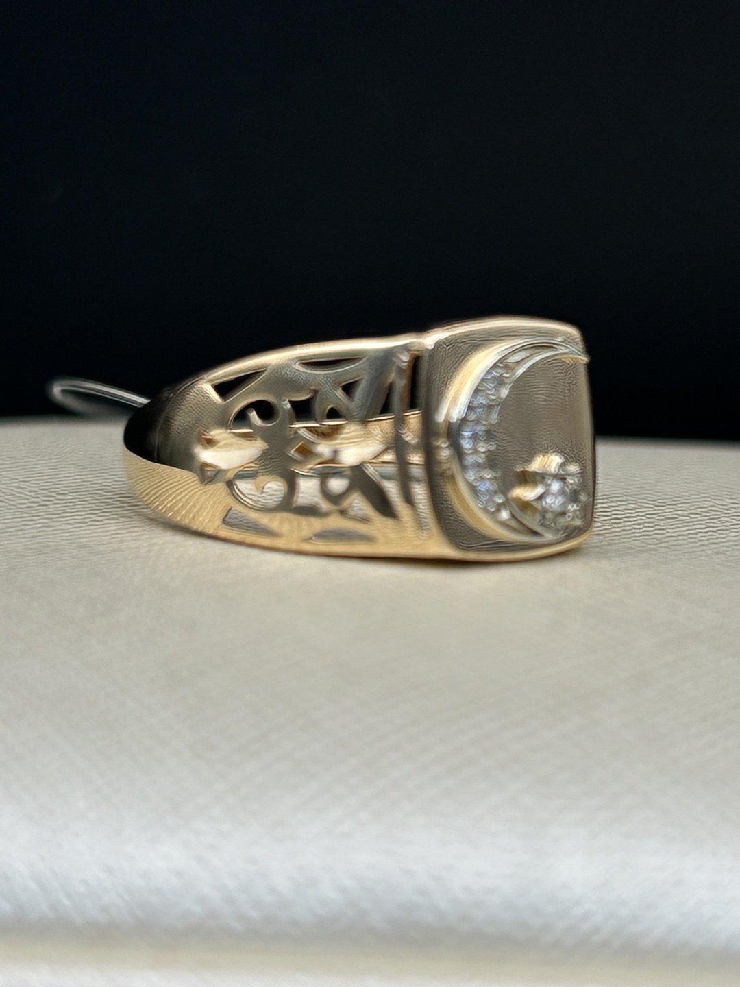 Кольцо Diamond Exclusive 826272 размер 20.5 вес 3.55 г золото, фианит купить,NaN