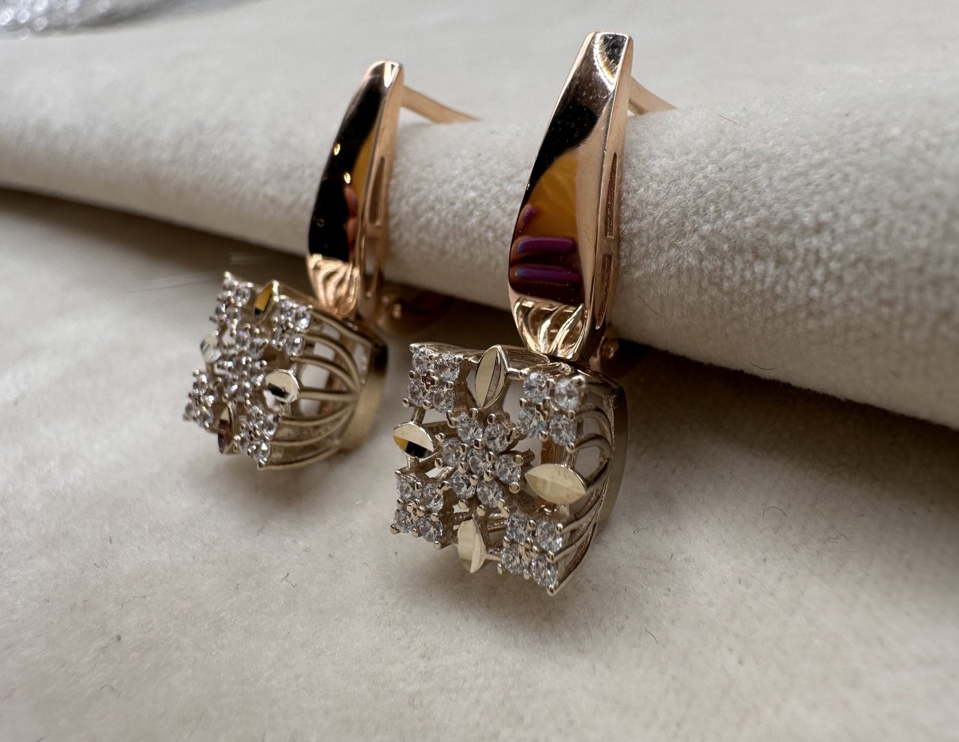 Серьги Diamond Diamond вес 4.49 г золото, фианит купить,NaN