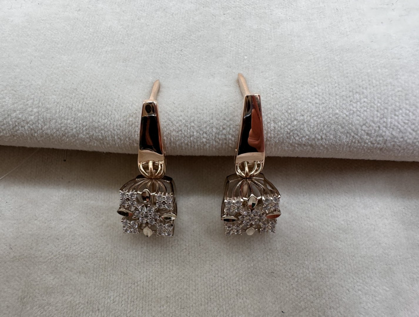 Серьги Diamond Diamond вес 4.49 г золото, фианит купить,NaN