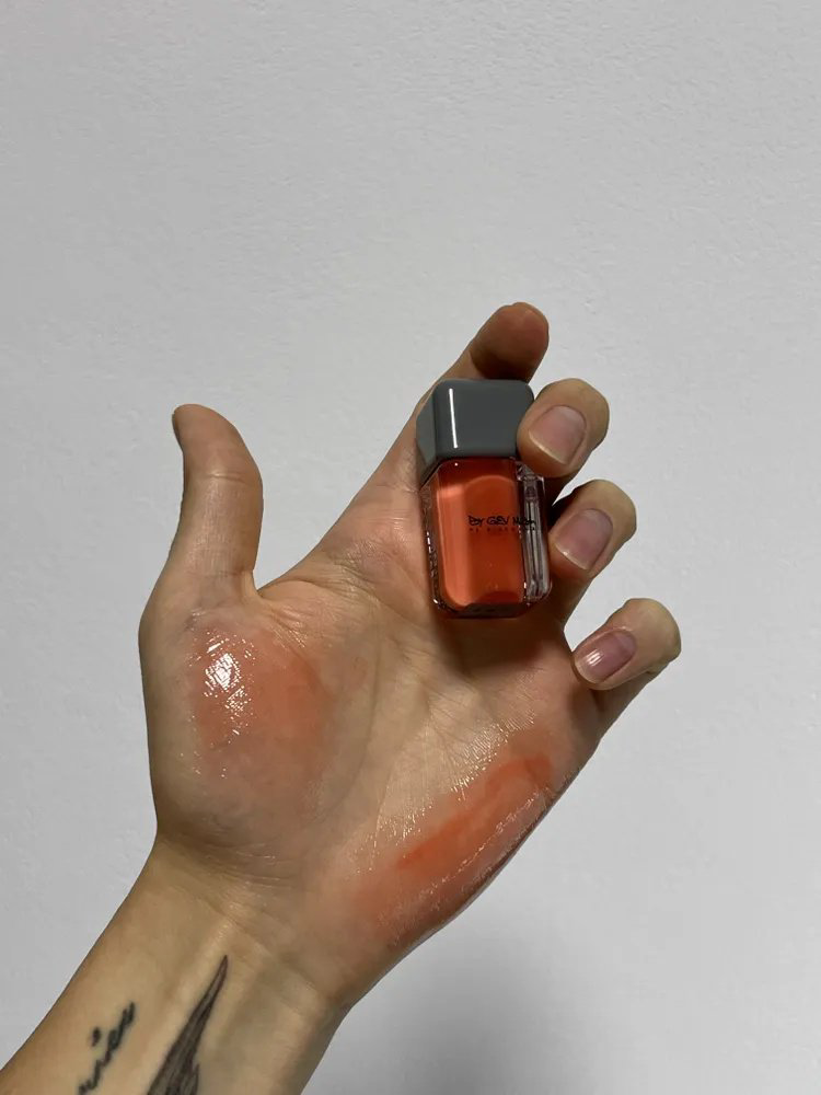 NE BLEDNAYA BY GEV MUA Блеск для губ Wetkisses блеск для губ Mango Shake купить,6500