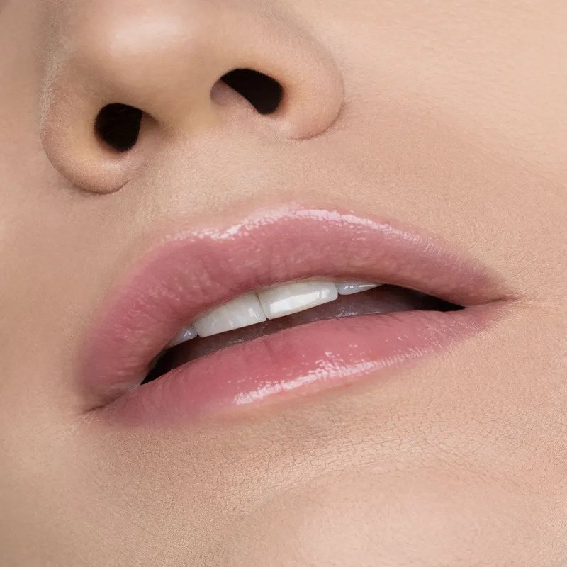 NE BLEDNAYA BY GEV MUA Блеск для губ Wetkisses блеск для губ Strawberyy shake купить,6500