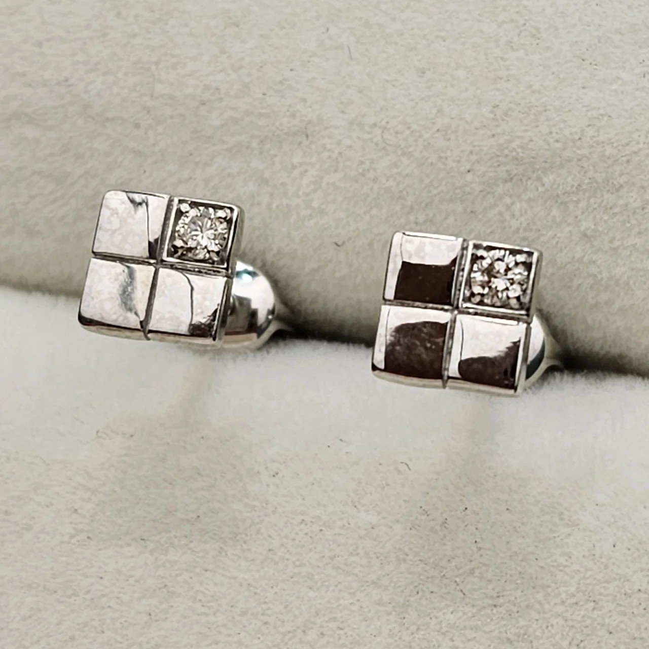 Серьги Deimantas 108563520 1,08гр 0,07ct. купить,NaN
