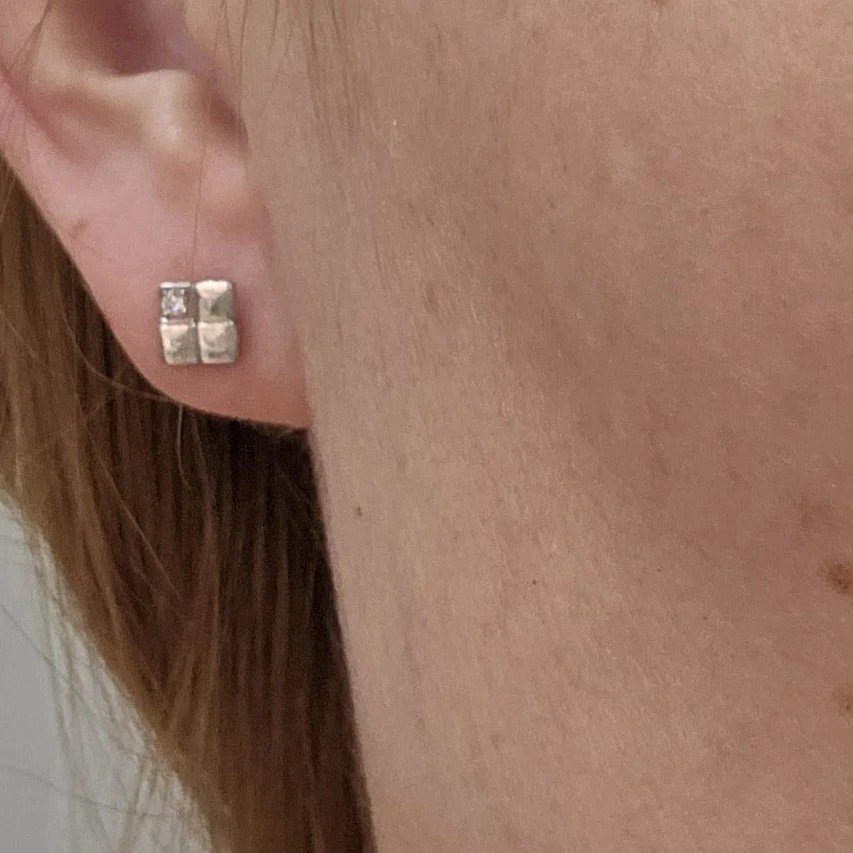 Серьги Deimantas 108563520 1,08гр 0,07ct. купить,NaN