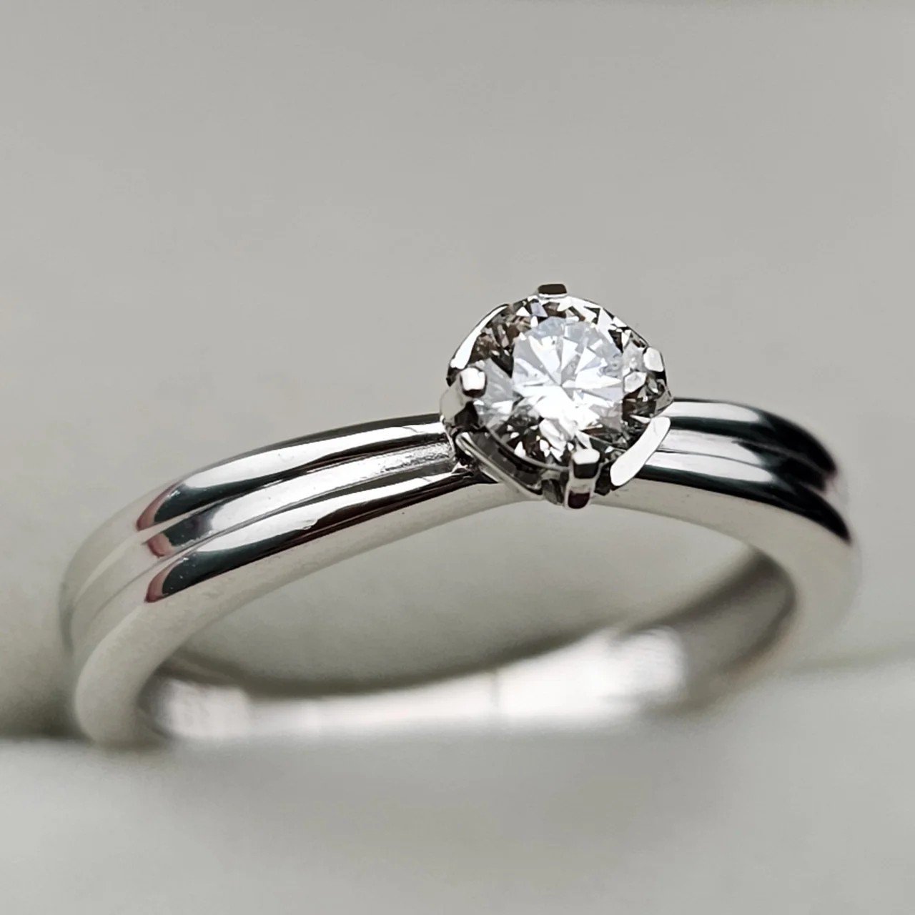 Кольцо Deimantas 108554618 17,5р 3,26гр 0,31ct. купить,NaN