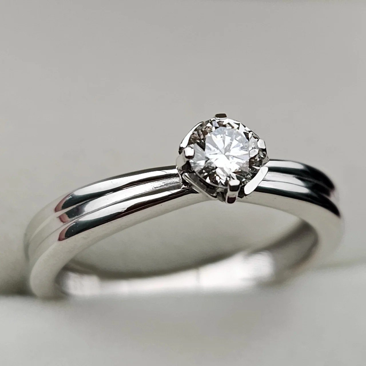 Кольцо Deimantas 108554618 17,5р 3,26гр 0,31ct. купить,NaN