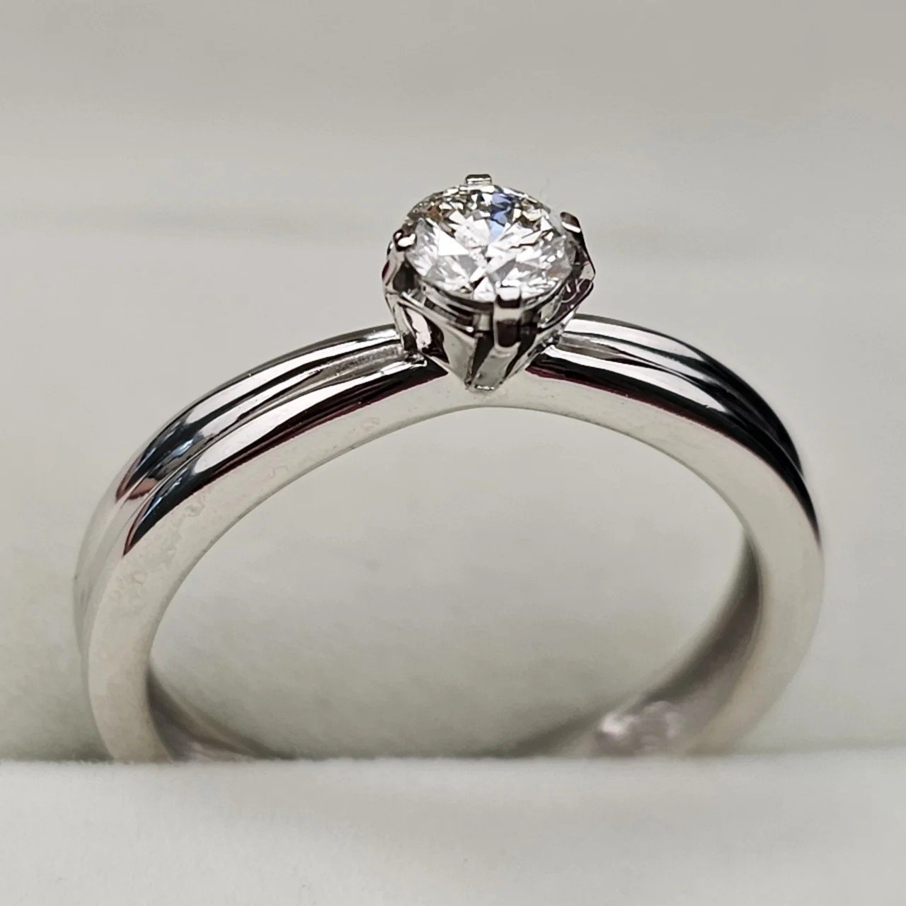Кольцо Deimantas 108554618 17,5р 3,26гр 0,31ct. купить,NaN