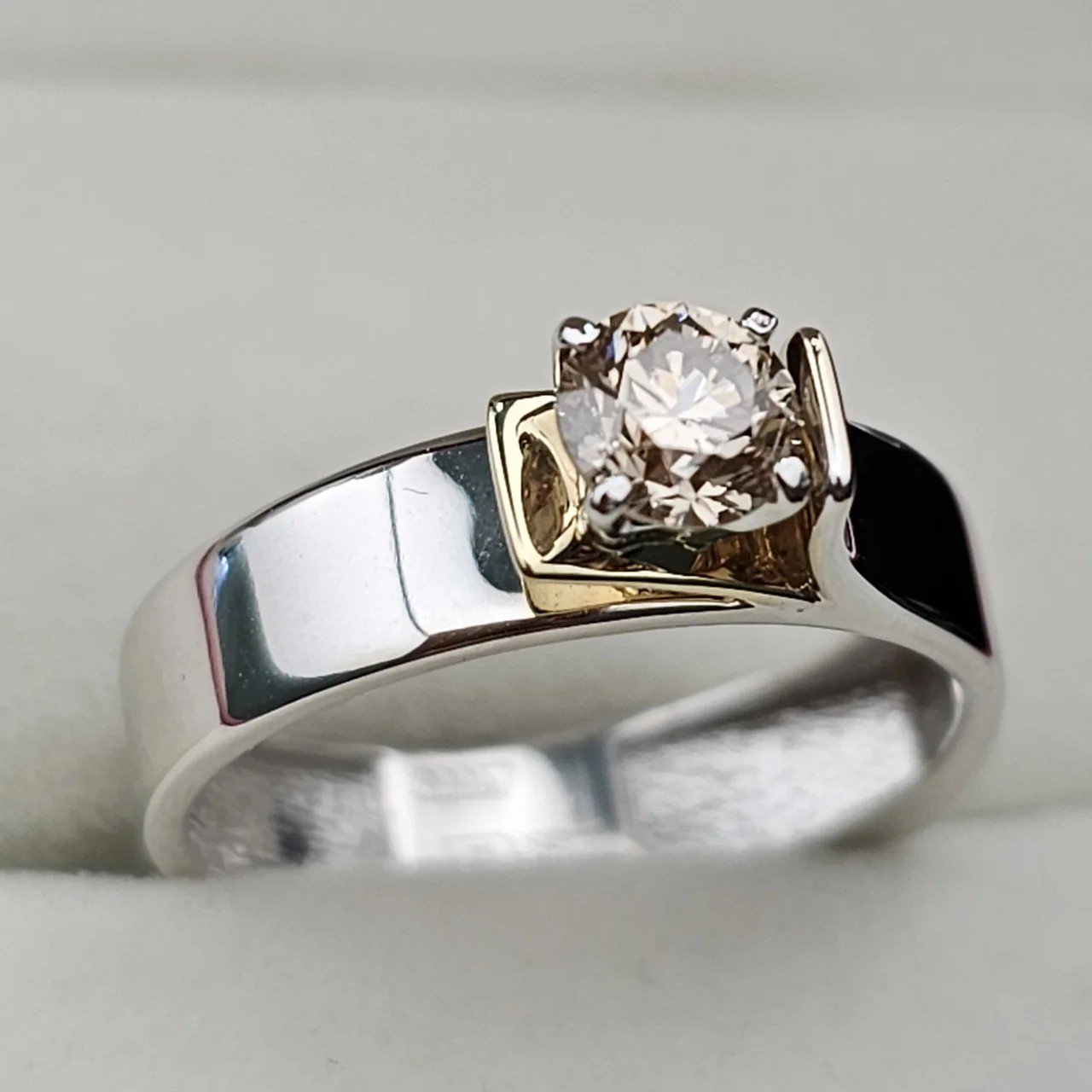 Кольцо Deimantas 108554669 17р 3,23гр 0,52ct. купить,NaN