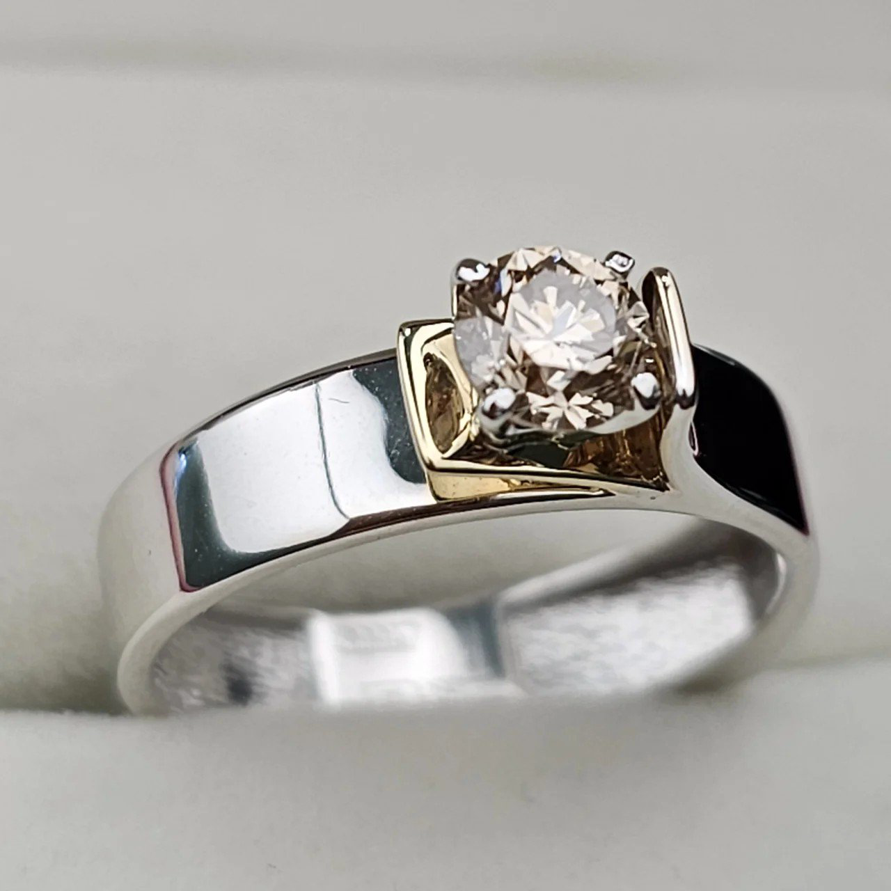 Кольцо Deimantas 108554669 17р 3,23гр 0,52ct. купить,NaN