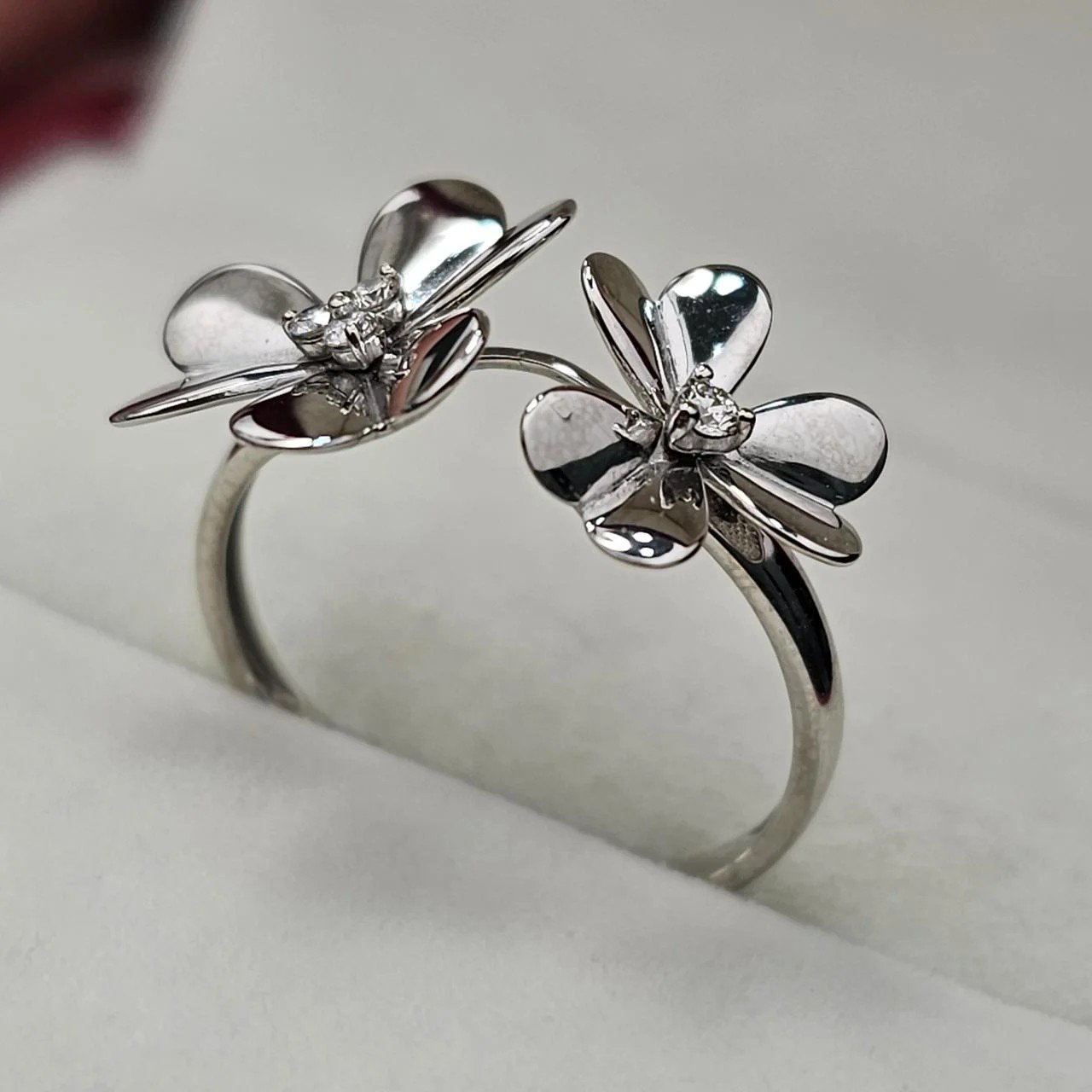 Кольцо Deimantas 108563028 18р 1,93гр 0,063ct. купить,NaN