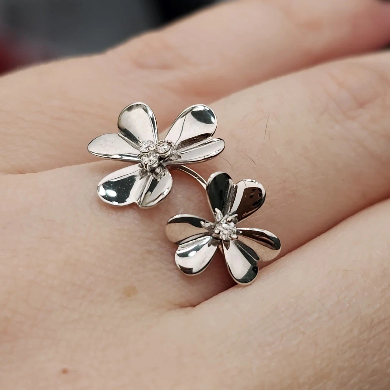 Кольцо Deimantas 108563028 18р 1,93гр 0,063ct. купить,NaN