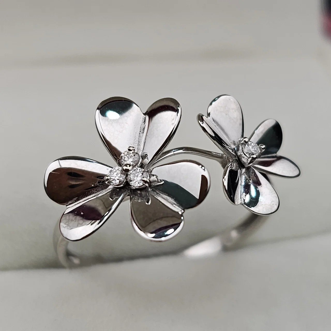 Кольцо Deimantas 108563033 18р 1,84гр 0,063ct. купить,NaN
