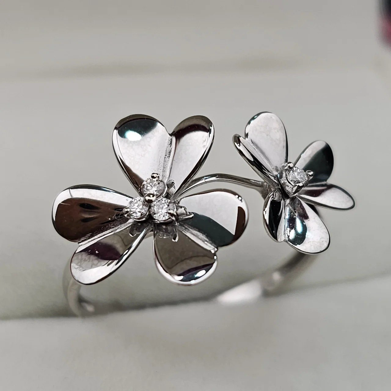 Кольцо Deimantas 108563033 18р 1,84гр 0,063ct. купить,NaN