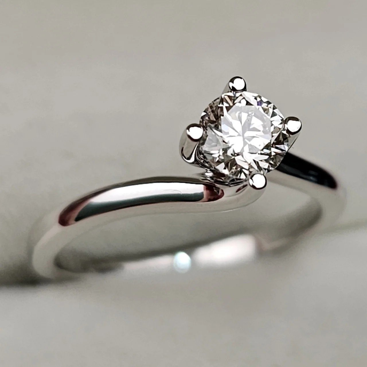Кольцо Deimantas 108582038 16р 2,21гр 0,39ct. купить,NaN