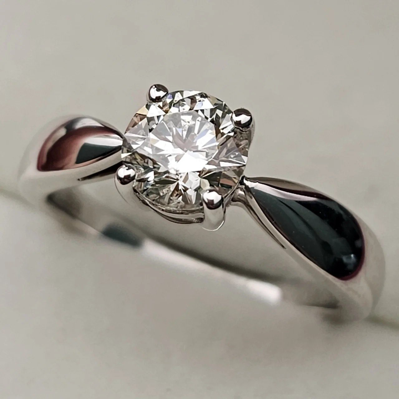 Кольцо Deimantas 108599869 18р 5,12гр 1,0ct. купить,NaN
