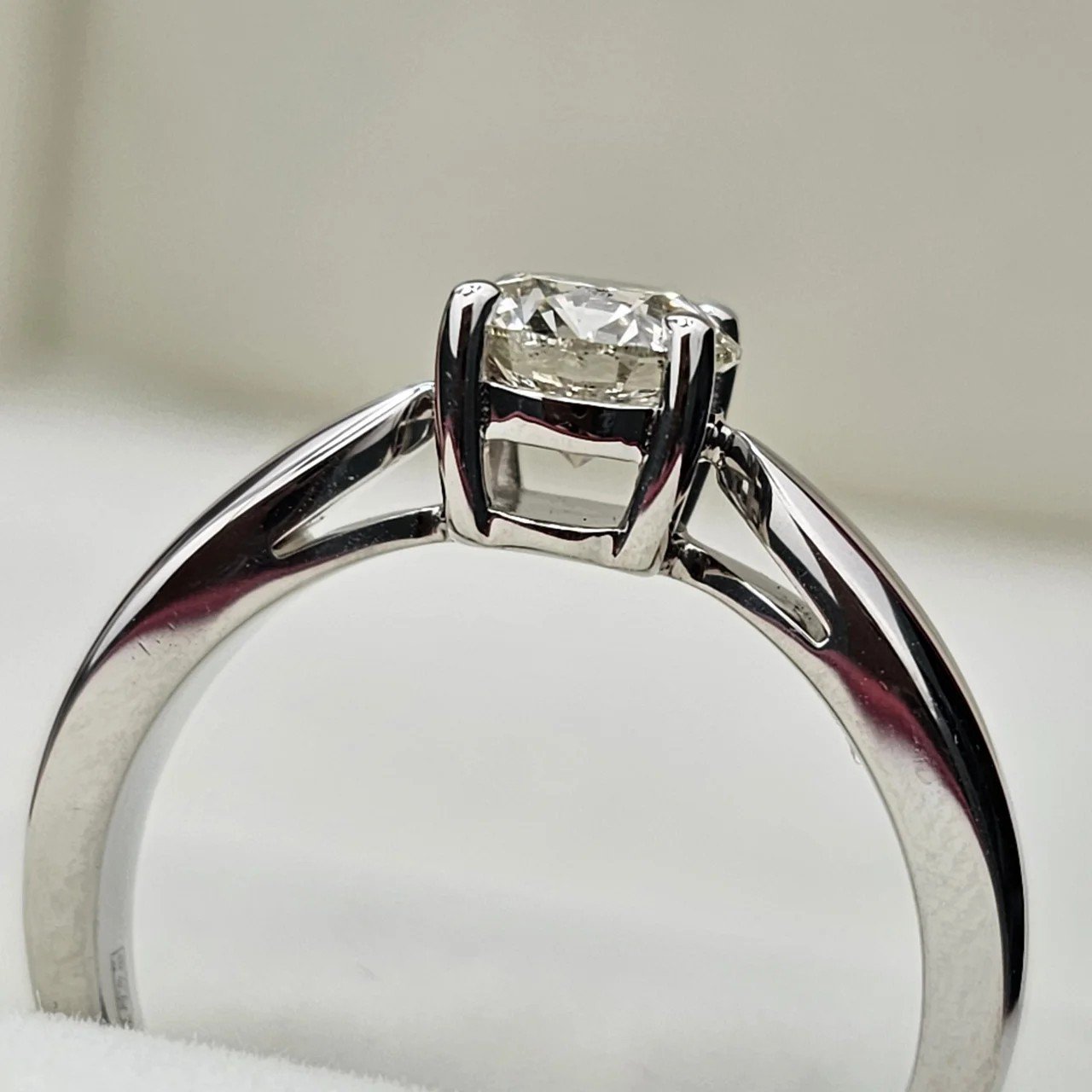 Кольцо Deimantas 108599869 18р 5,12гр 1,0ct. купить,NaN