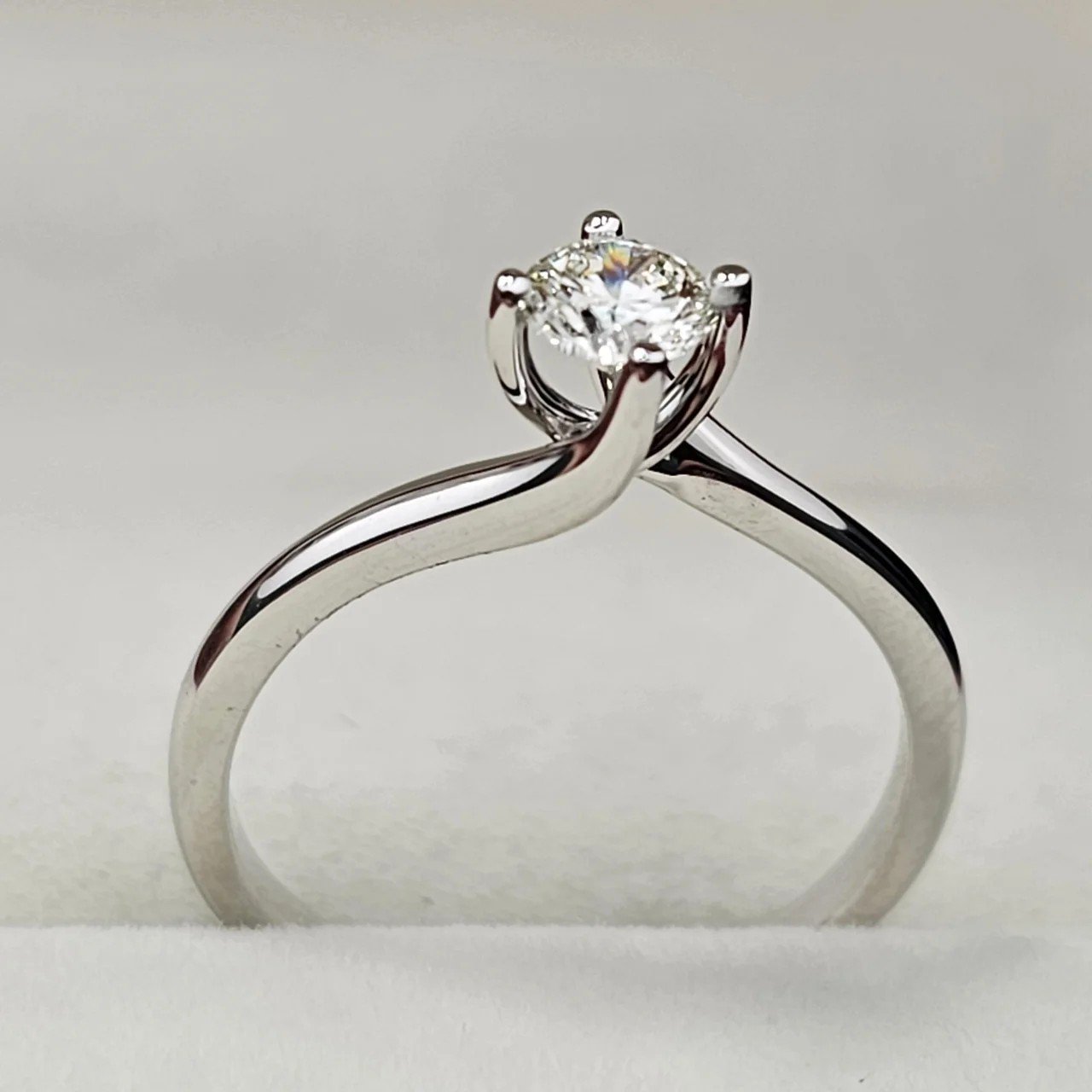 Кольцо Deimantas 108585577 17,5р 2,28гр 0,38ct. купить,NaN